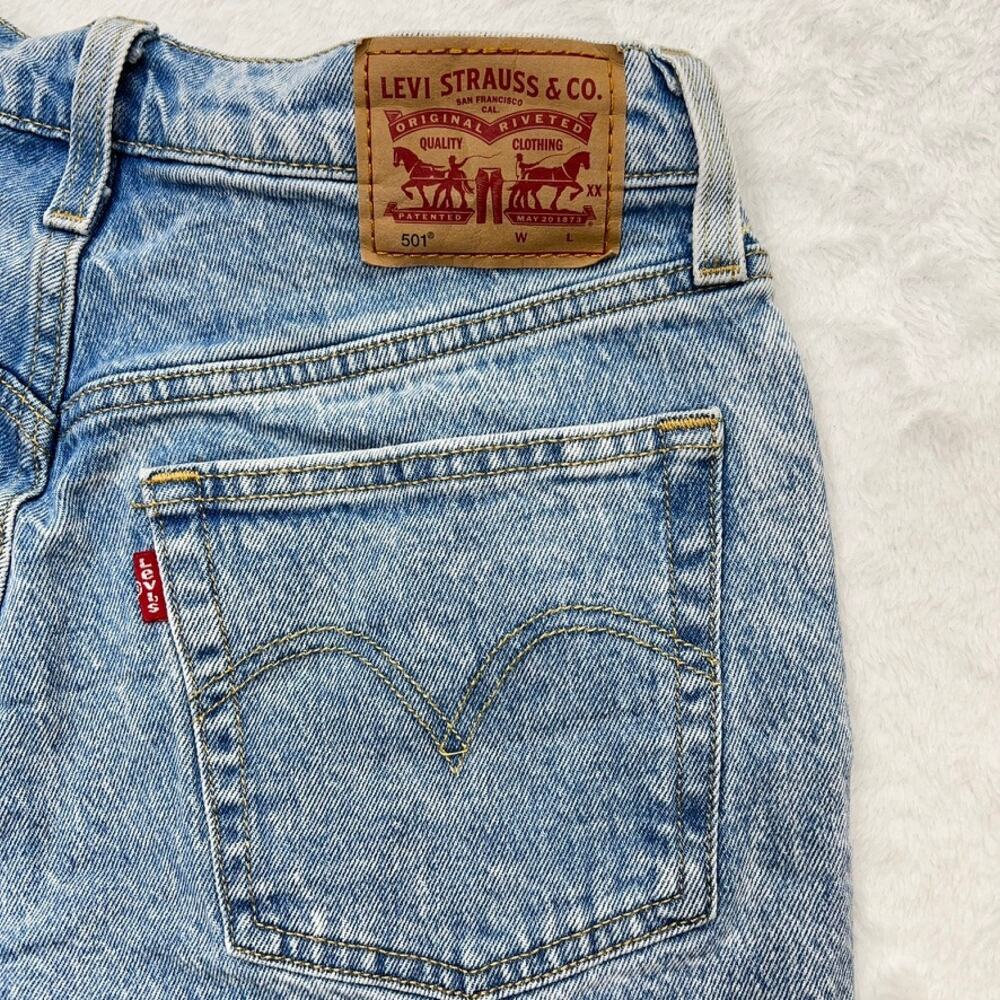 Levi's 501 Button Fly Cut Off‎ Women's Sz. 26 Denim Shorts Blue Light Wash - Picture 4 of 6